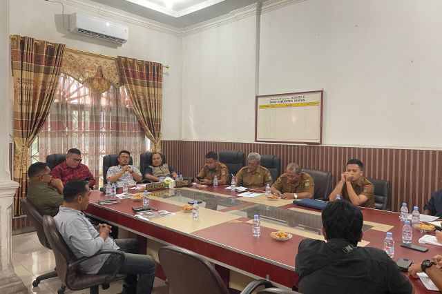 RDP KOMISI C TENTANG PBG PEMASANGAN TIANG TELEKOMUNIKASI DI BAHU JALAN OLEH PT MARETELINDO